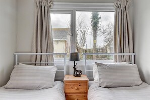 3 عدّة غرف نوم ومكواة/لوح كي وسرير سفر وواي فاي مجانًا