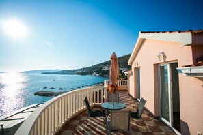 تناول الطعام بالخارج