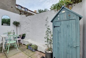 Outdoor dining - 2 Bed in Appledore (oc-whimbc) (Appledore)