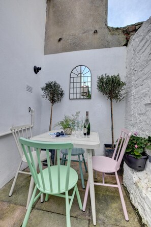 Outdoor dining - 2 Bed in Appledore (oc-whimbc) (Appledore)