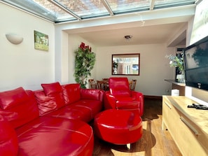 House | Living area | TV, books - Somers House (Portsmouth)