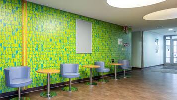 Coin salon dans le hall