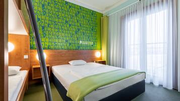 Allergikerbettwaren, Schreibtisch, schallisolierte Zimmer