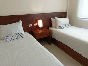 2 bedrooms, iron/ironing board, WiFi