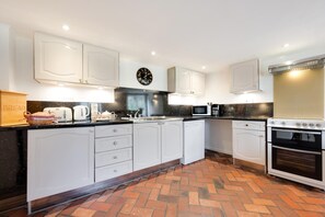 Microwave, oven, dishwasher, toaster - 2 Bed in Parracombe (oc-cottag) (Trentishoe)