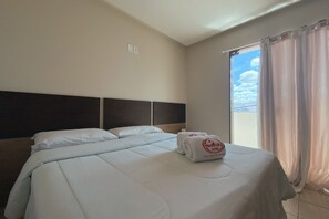 Habitació triple, diversos llits | Escriptori, wifi gratuïta i roba de llit 