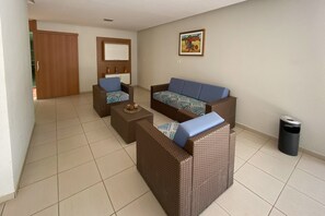 Coin salon dans le hall