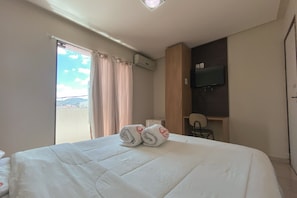 Habitación doble | Escritorio, wifi gratis y ropa de cama 