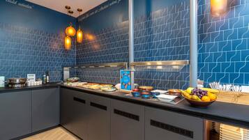 Tägliches einheimisches Frühstück (23 EUR pro Person)