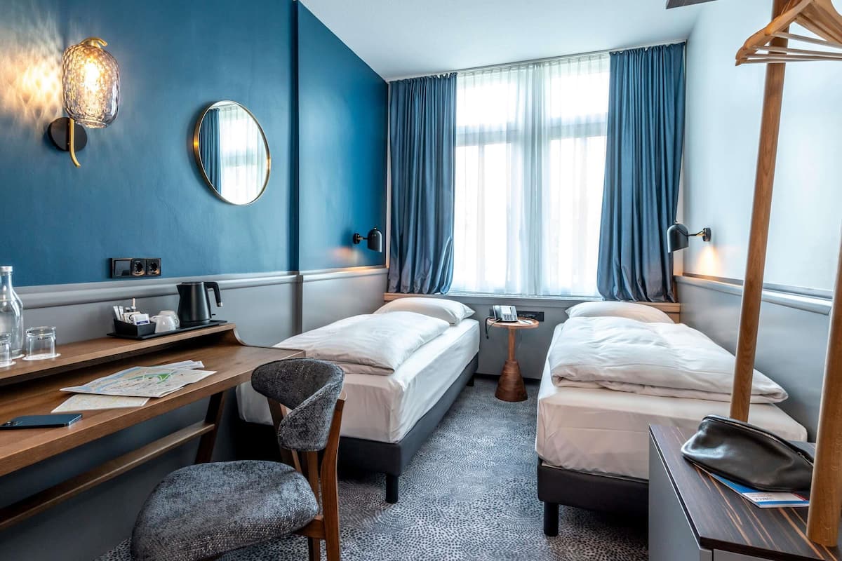 Standard Room, 2 Single Beds | Desk, soundproofing, free WiFi, bed sheets
