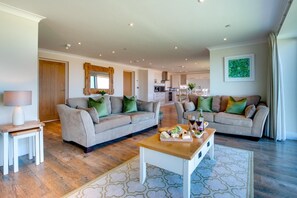 TV - 2 Bed in Westward Ho! (oc-seaspr) (Westward Ho!)
