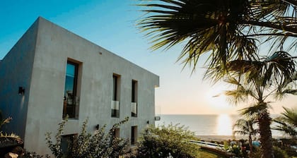 Villa built 2016, heated Pool, jaccuzzi, stunning views.