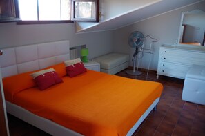 2 bedrooms, WiFi, bed sheets - Shs Mansarda, Bellissima Mansarda Small and welcoming (Scerne)