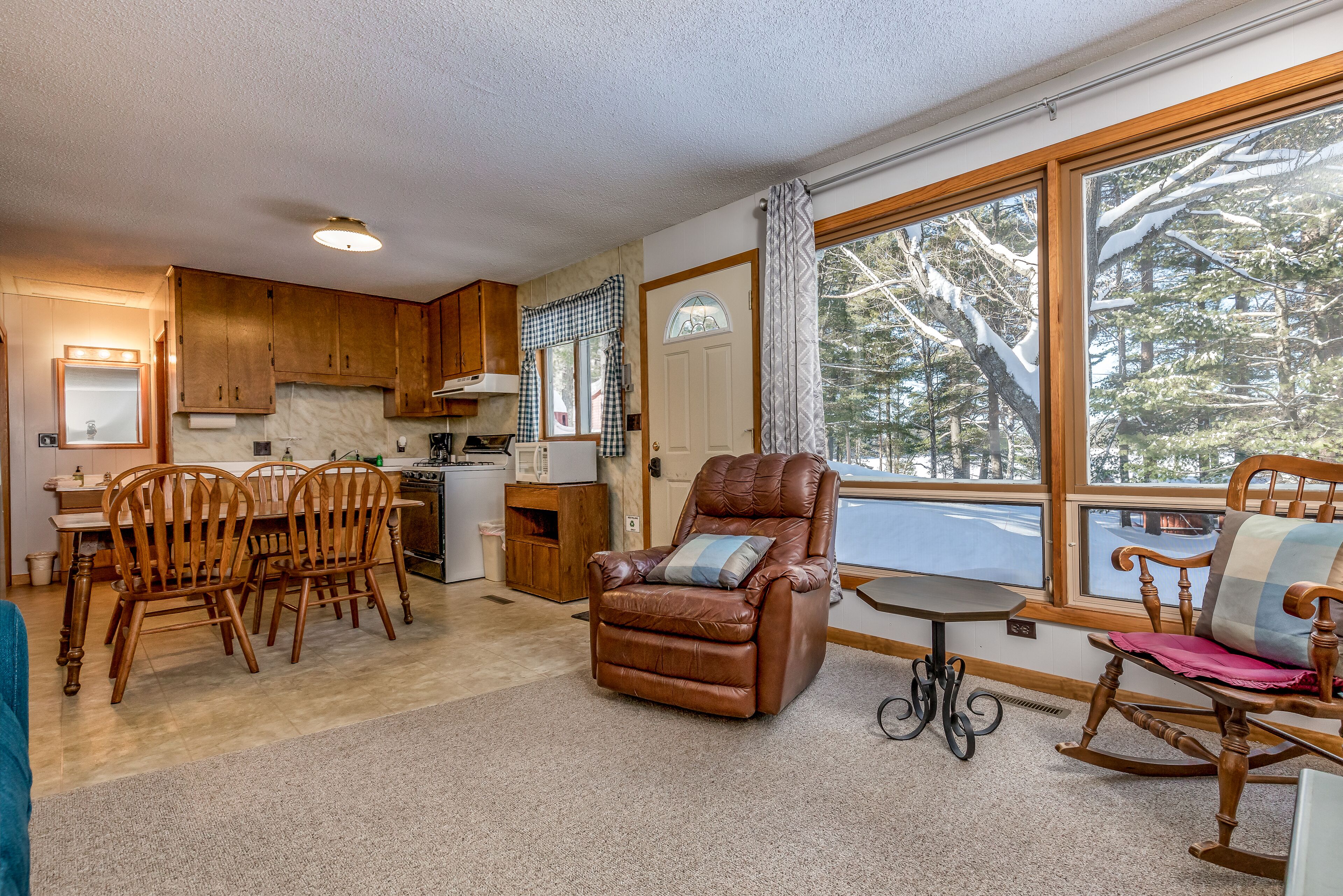 Charming Cabin w/ Lake Views and Trail Access - Family-Friendly