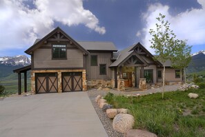 Exterior - Heavenly Summit / The Most Incredible Views in CB! Hot Tub/Firepit/Garage! (Crested Butte)