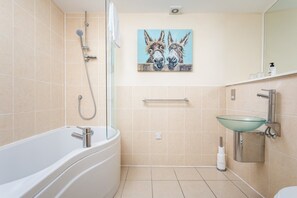 Apartment | Bathroom