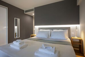 Acropolis View Executive Suite | 객실 내 금고, 암막 커튼, 다리미/다리미판, 무료 WiFi