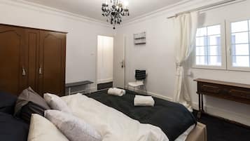 3 bedrooms, iron/ironing board, bed sheets
