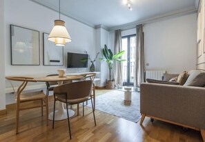 Apartment, 1 Bedroom, Balcony | Living area | Flat-screen TV - Alterhome Apartamento Plaza de Cibeles II (Madrid)