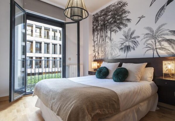 Apartment, 1 Bedroom, Balcony | 1 bedroom, cribs/infant beds, bed sheets - Alterhome Apartamento Plaza de Cibeles II (Madrid)