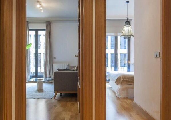 Apartament, 1 dormitori, balcó | Sala d'estar | Televisor de pantalla plana 