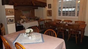 Breakfast area