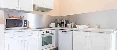 Fridge, microwave, oven, dishwasher