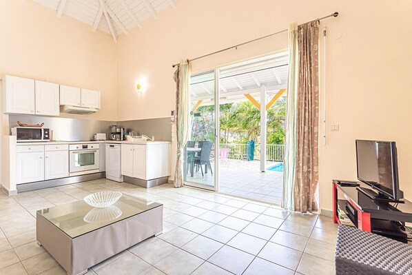 Réfrigérateur, micro-ondes, four, lave-vaisselle