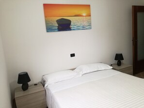 3 bedrooms, iron/ironing board, bed sheets