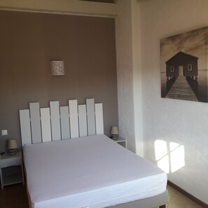 2 Schlafzimmer, Reisekinderbett, kostenloses WLAN, Bettwäsche