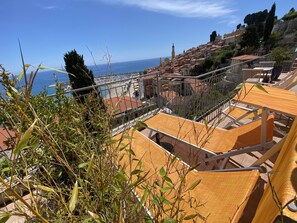 Property grounds - Exceptional panoramic view with beach and town on foot (Menton)