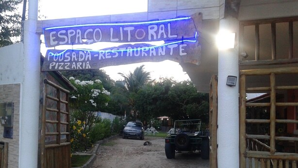 Señal para la posada-restaurante Espaço Litoral, pizza.