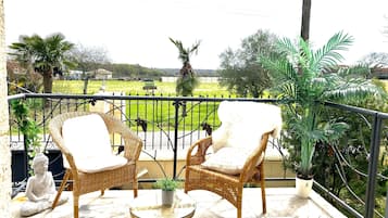 Chambre de Luxe Romantique Avec Terrasse Privative | 1 bedroom, premium bedding, memory foam beds, in-room safe
