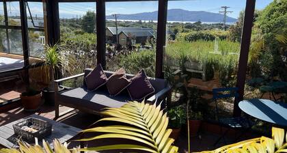 Tranquility Base - Waikanae Beach Holiday Home