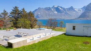 Traditional Cottage | Mountain view - Private Cozy House by the Fjord (Flakstad)
