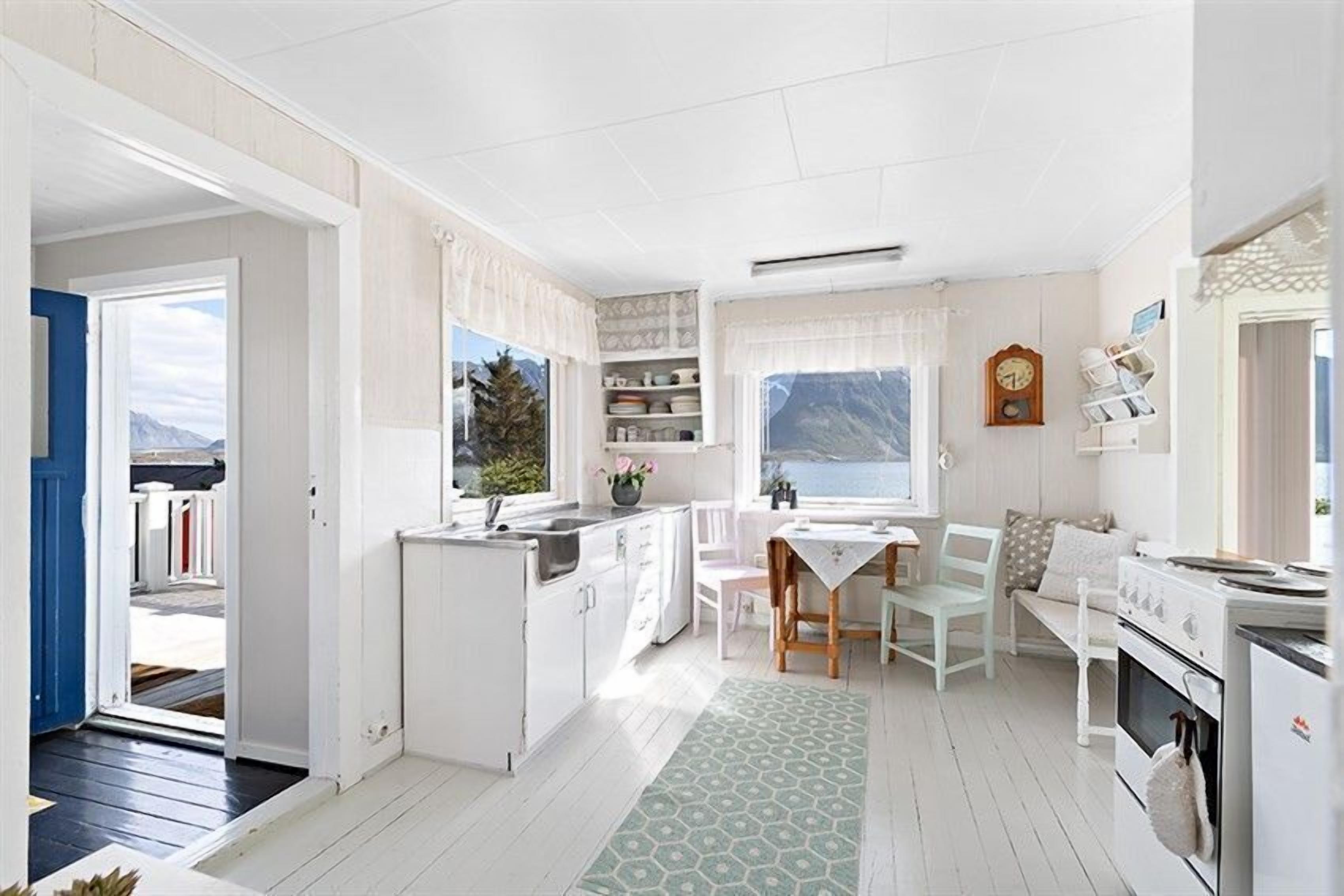 Traditional-Ferienhaus | Gemeinschaftsküche | Ofen, Herdplatte, Geschirrspüler, Wasserkocher mit Kaffee-/Teezubehör