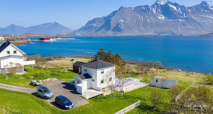 Private Cozy House by the Fjord