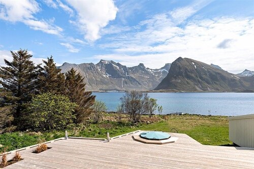 Private Cozy House by the Fjord