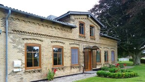 A brick building with a symmetrical facade, large windows, and a central entrance. - "Schleistern" Vacation Rental in Kappeln (Kappeln)