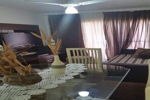 تلفزيون إل سي دي، مشغل دي في دي، ستيريو