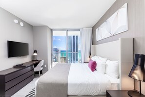 Luxury-Suite, 2 Schlafzimmer, Küche, Meerblick | Hochwertige Bettwaren, Schreibtisch, laptopgeeigneter Arbeitsplatz