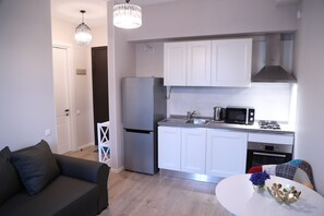 Kühlschrank, Mikrowelle, Ofen