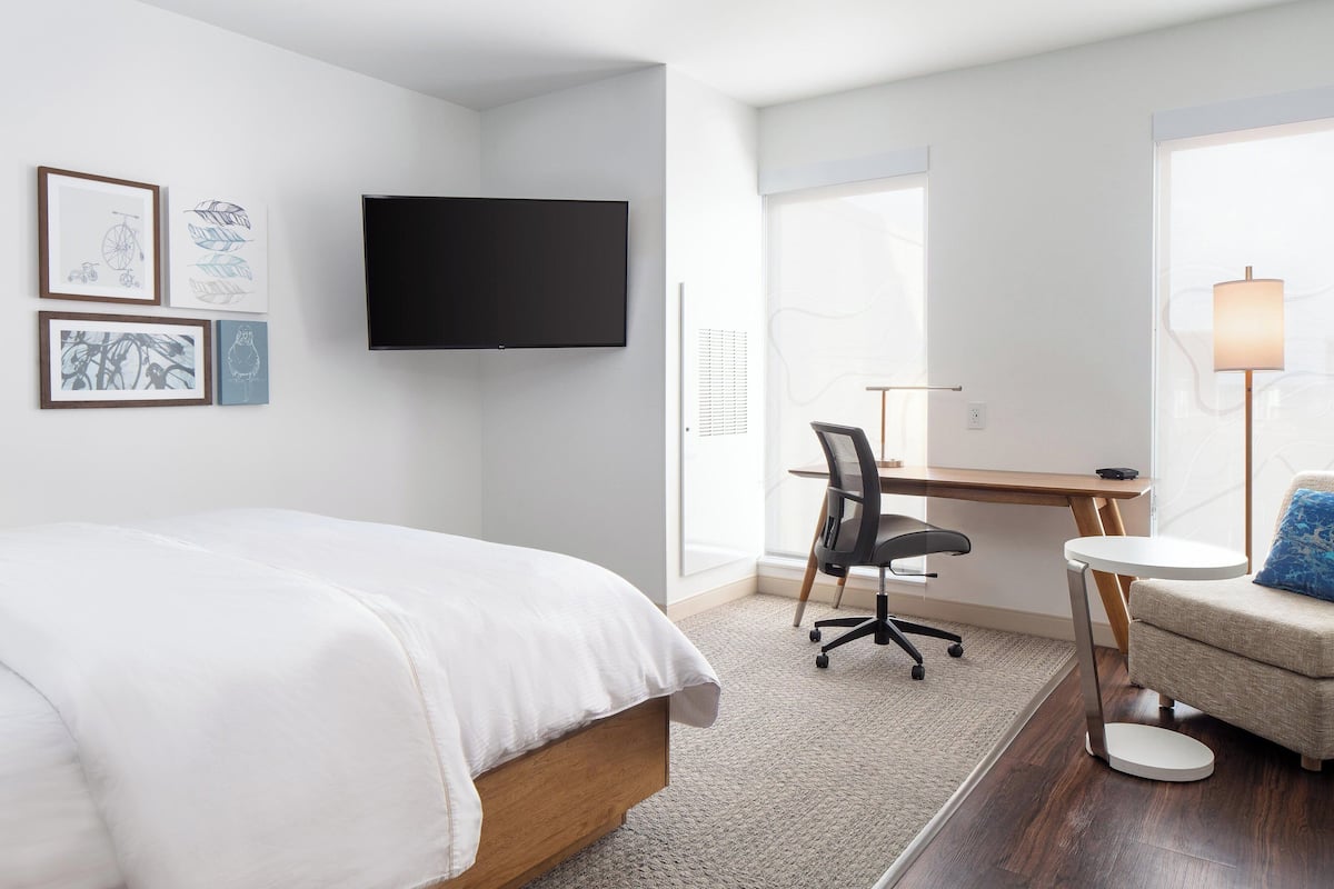 1 bedroom, in-room safe, individually furnished, desk