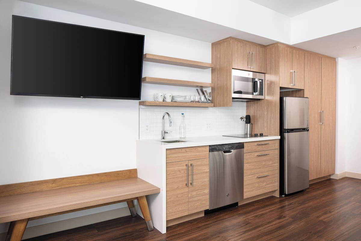 1 bedroom, in-room safe, individually furnished, desk