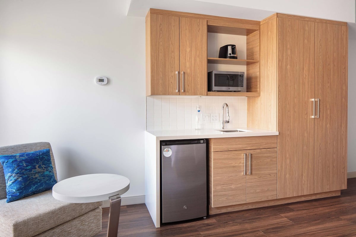 1 bedroom, in-room safe, individually furnished, desk