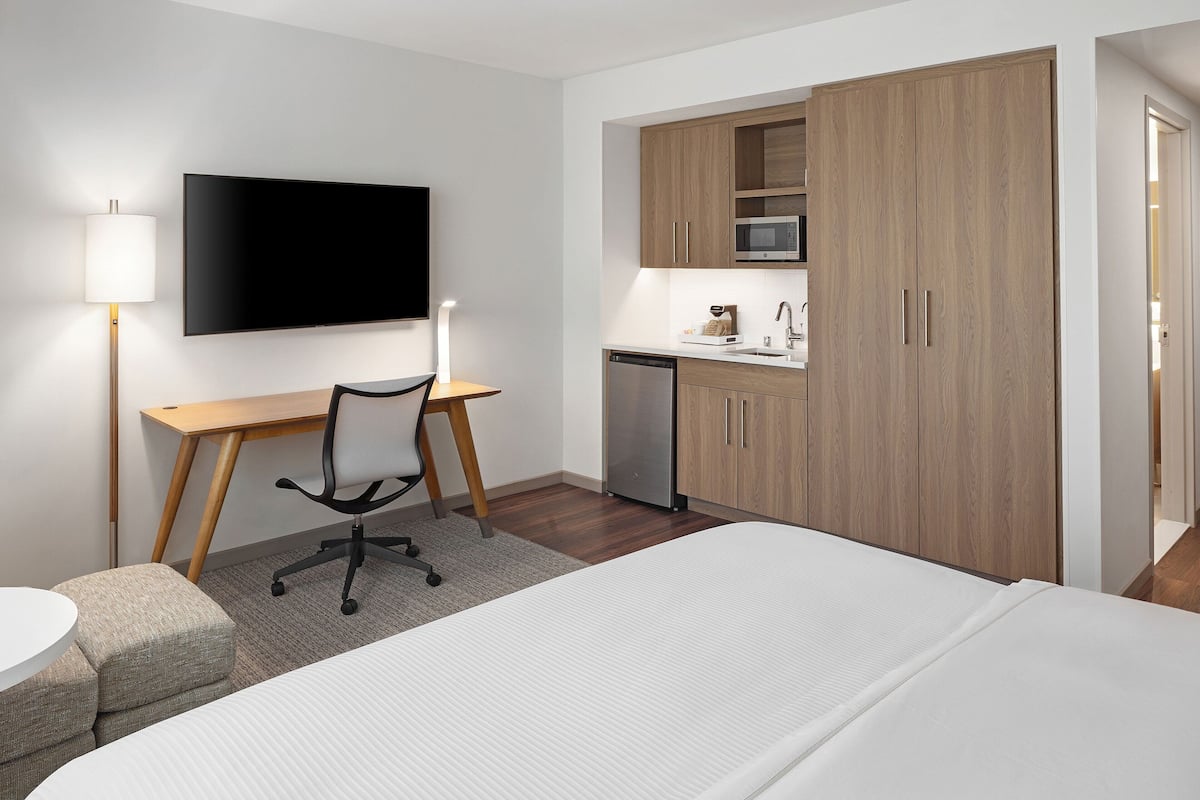 Hochwertige Bettwaren, Pillowtop-Betten, Zimmersafe, Schreibtisch