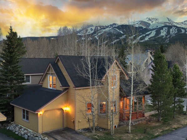 Exterior - French Street Estate: House and Carriage House, Private Hot Tub, Downtown (Breckenridge)