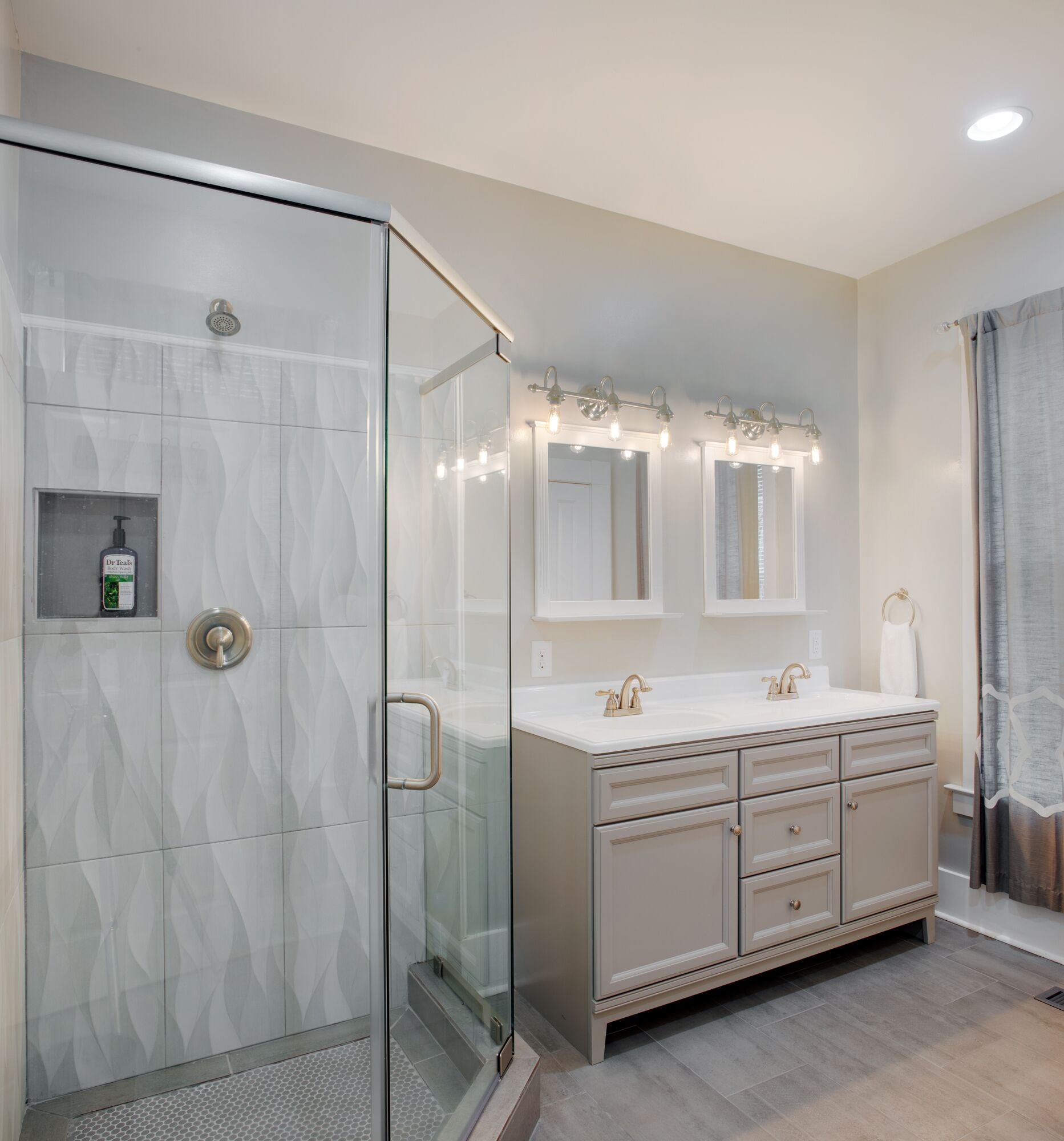 House | Bathroom shower