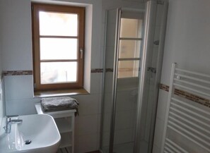 Douche, serviettes fournies
