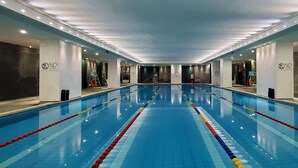 A long indoor swimming pool with clear lanes, a modern ceiling design, and 'NO Diving' signs. - Days Hotel Suites By Wyndham Zixin Changsha (Changsha)